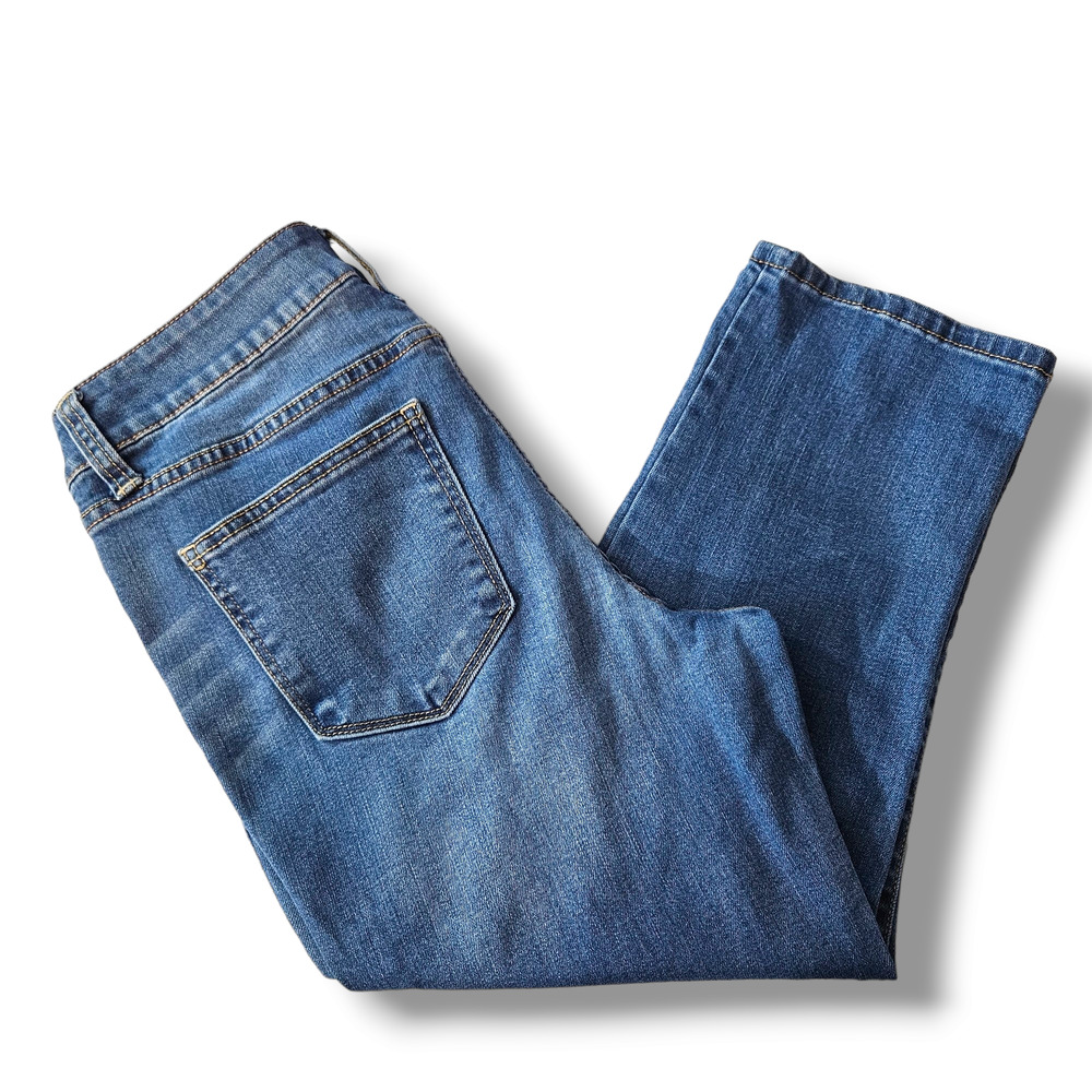 EUC St. John's Bay Mid Rise Relaxed Capri‎ Jeans Sz. 8Px20 Medium Wash Denim